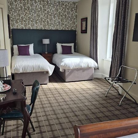Commercial Hotel Alness Bagian luar foto
