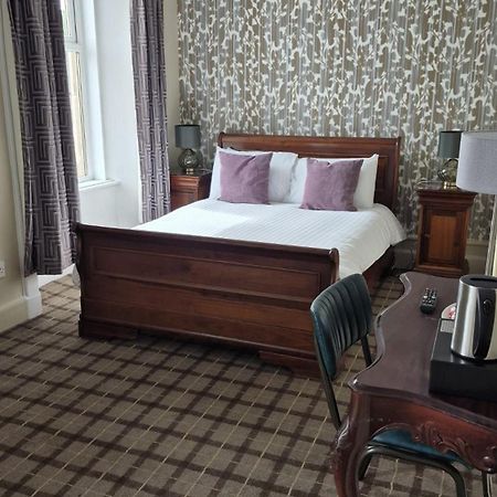 Commercial Hotel Alness Bagian luar foto
