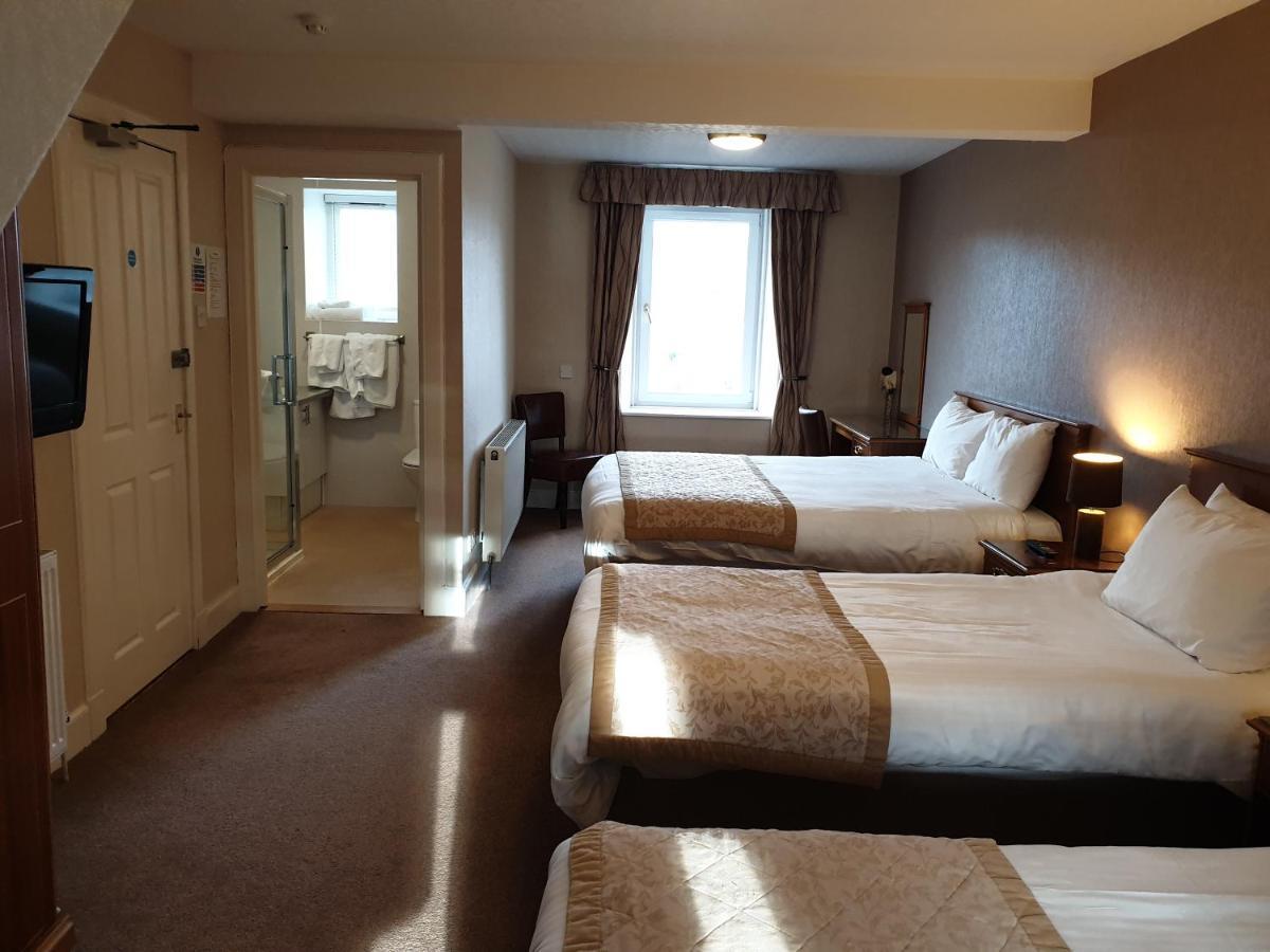 Commercial Hotel Alness Bagian luar foto
