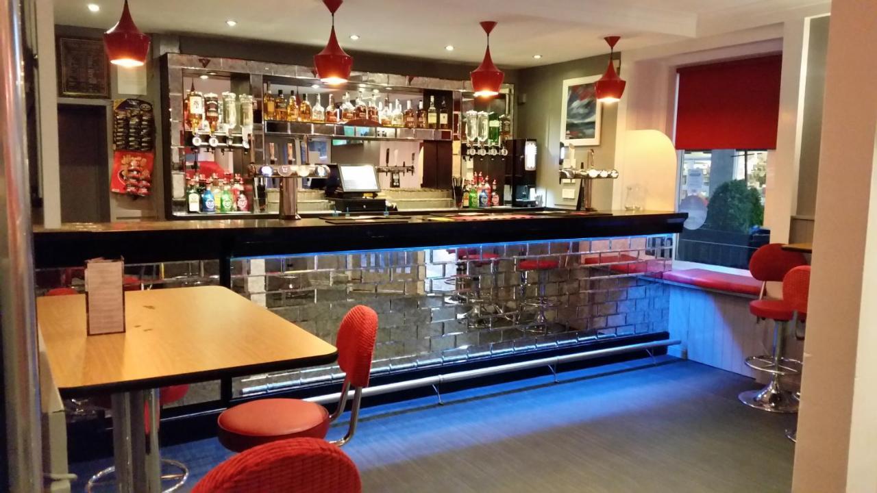 Commercial Hotel Alness Bagian luar foto