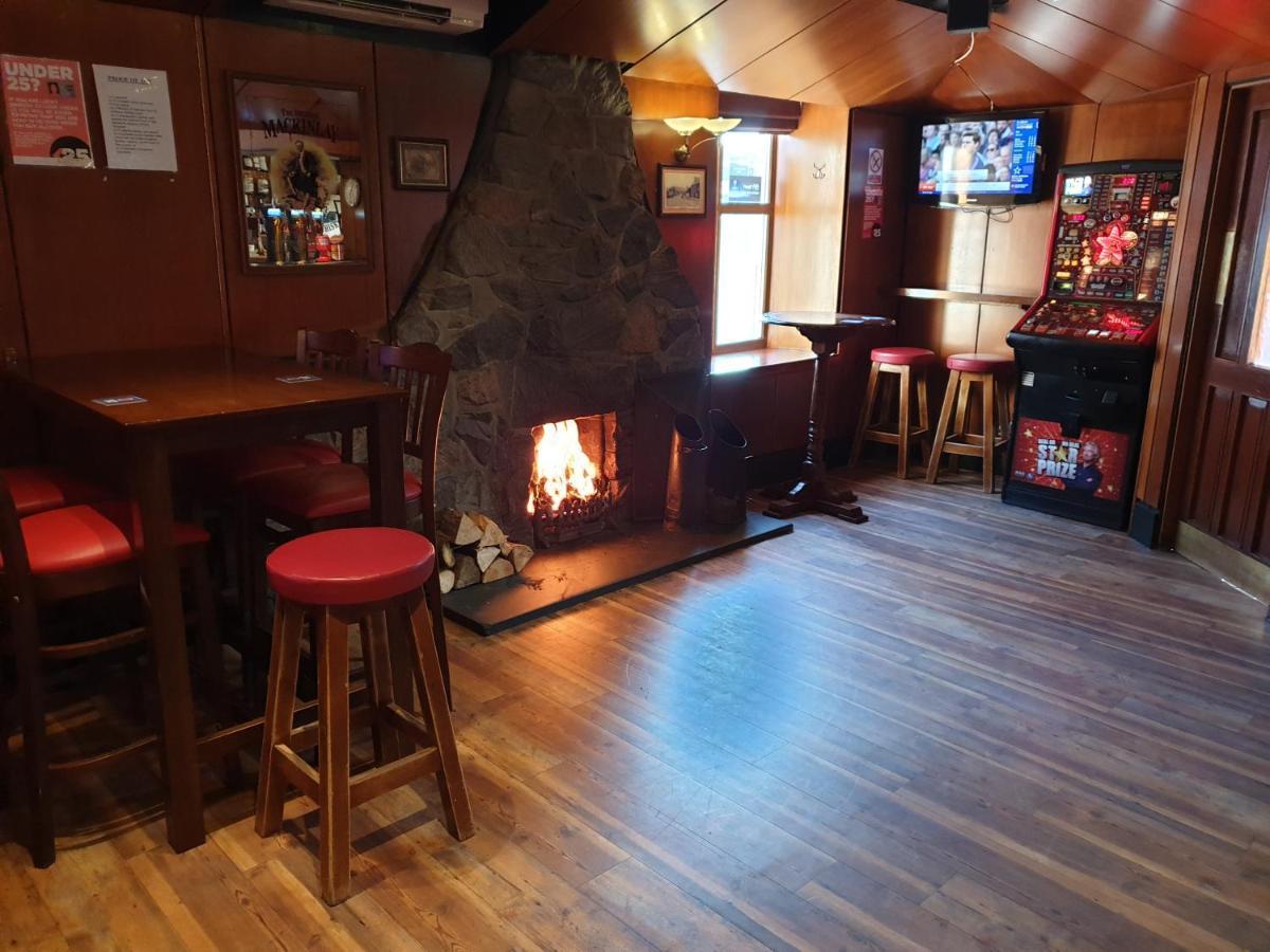 Commercial Hotel Alness Bagian luar foto