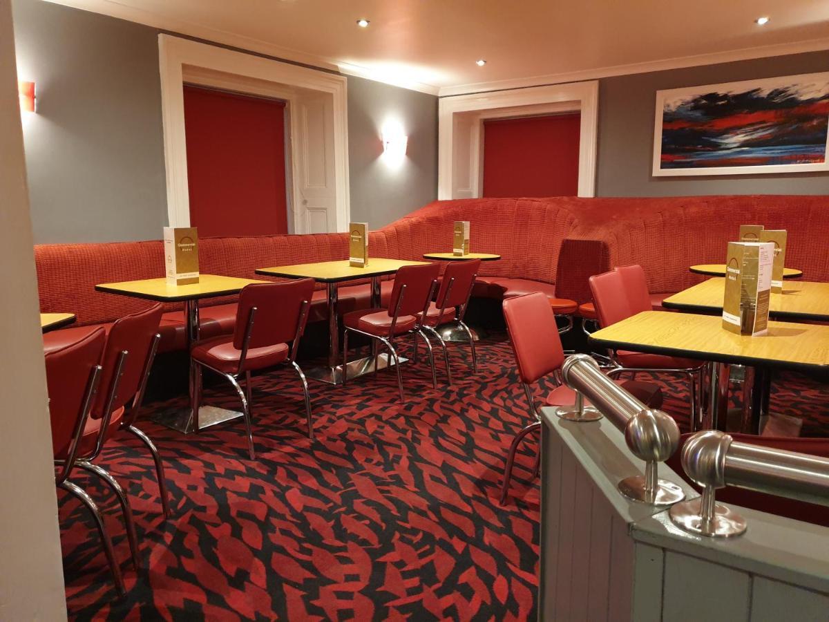 Commercial Hotel Alness Bagian luar foto